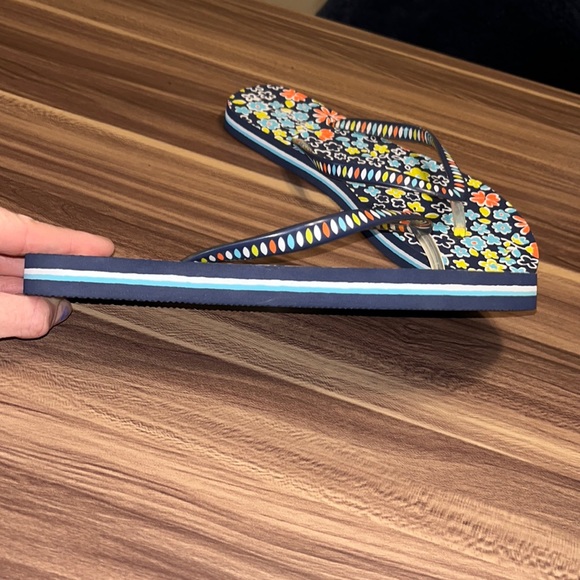 Vera Bradley chandelier garden flip flops size 5 - 6. NWOT - Picture 3 of 11